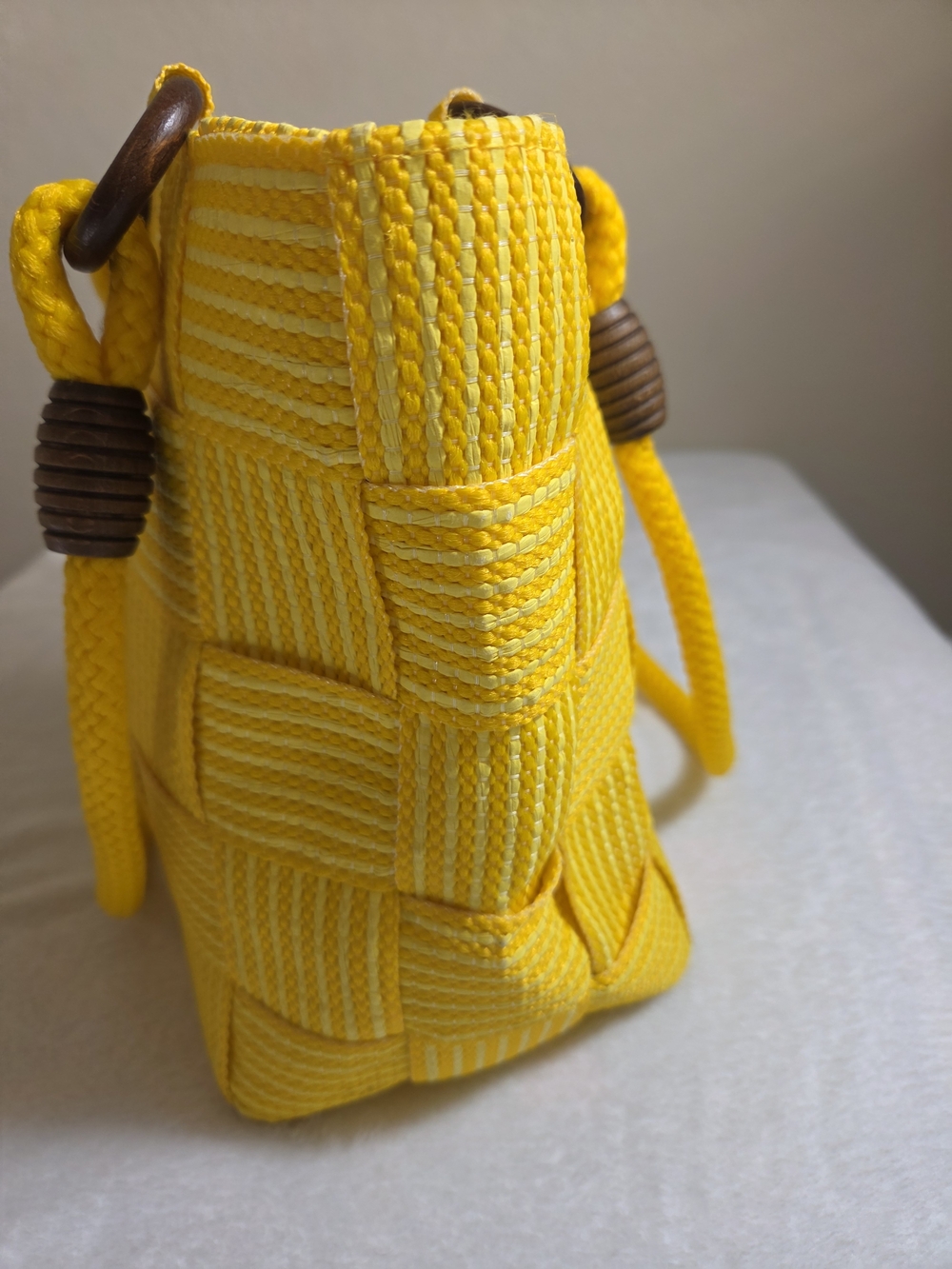 M&G Bertini Yellow Woven Basket Tote Bag Wooden Ring Handles Summer Beach Purse - Picture 3 of 15